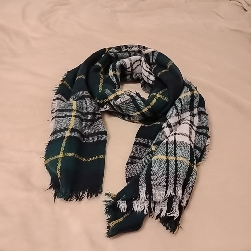 Blanket Tartan Winter/Spring Scarf - Picture 2 of 2